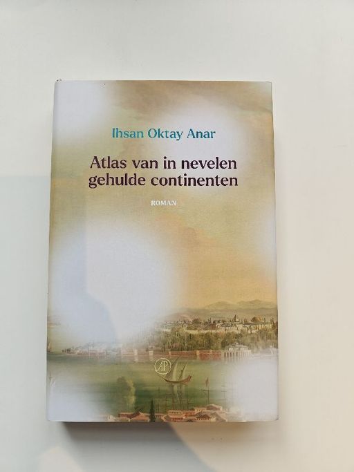 Atlas van in nevelen gehulde continenten | Ihsan Oktay Anar