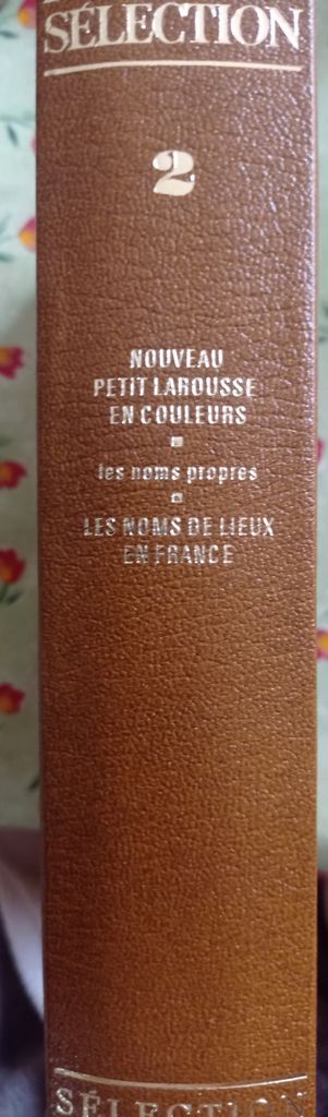 Petit larousse tome 2 : les noms propres : sciensces, littérature, Beaux-Arts, religion, hist. Geo. Biographies  | Sélection du Reader's digest