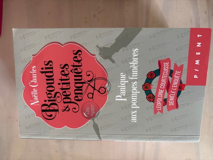 Panique aux pompes funebres | Naelle Charles