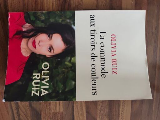 La commode aux tiroirs de couleurs | Olivia Ruiz