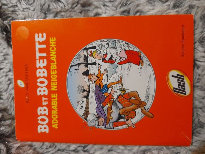 Bob et Bobette N°17 Adorable Neigeblanche / Suske En Wiske N°17 De Snoezige Snowijt / Dash | Vandersteen