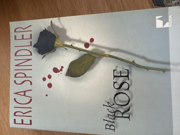 Black rose | Erica spindler