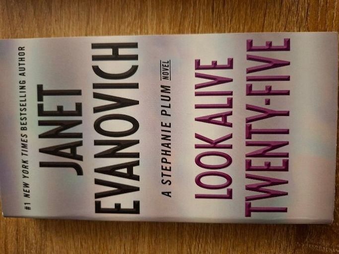 Look Alive twenty-five A Stephanie Plum Novel | Janet evanovich