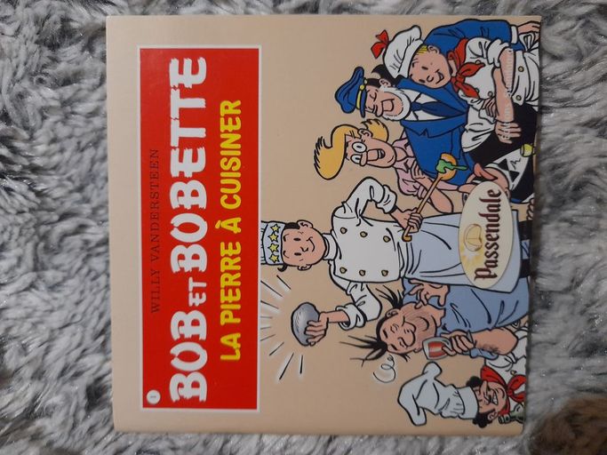 Bob et Bobette N°1 La Pierre à Cuisiner / Suske en Wiske N°1 De Kokende Kei / Passendale | Vandersteen