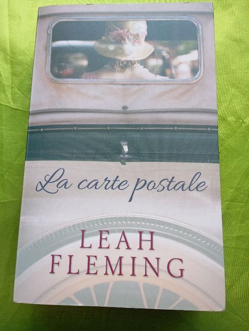 La carte postale | Leah Fleming