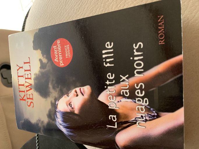 La petite folle aux nuages noirs | Kitty Sewell