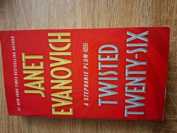 Twisted Twenty-six A Stephanie Plum Novel | Janet evanovich